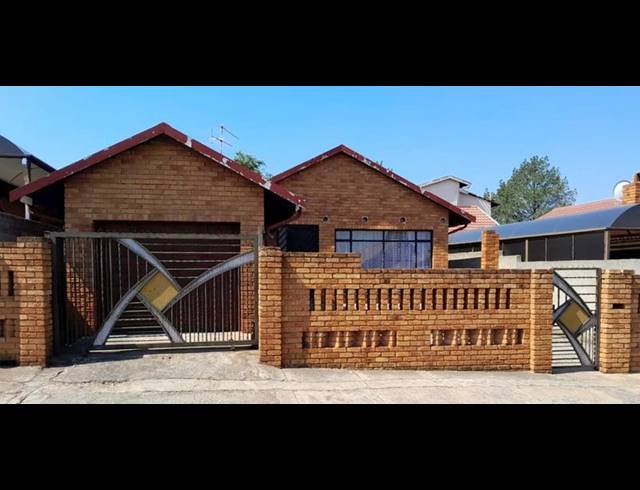 3 BEDROOM HOUSE FOR SALE IN PROTEA NORTH